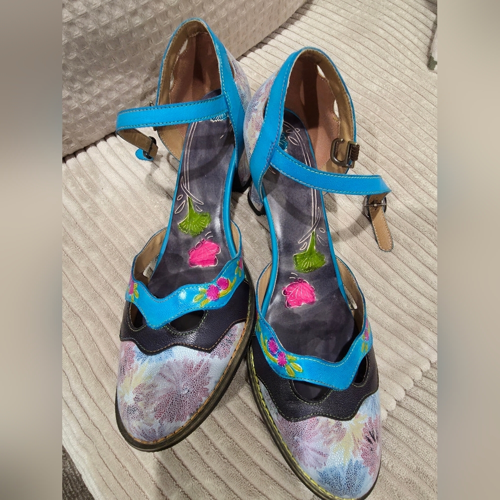 Floral Women's Shoes with Blue Accents